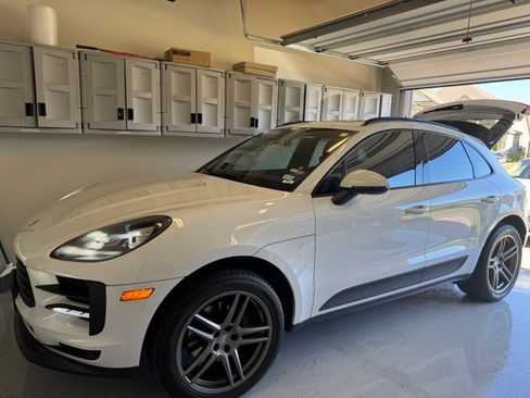 Used 2020 Porsche Macan image 1