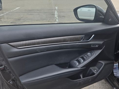 Used 2018 Honda Accord Touring image 15