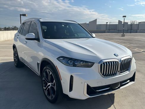 Used 2024 BMW X5 sDrive40i w/ Premium Package image 11