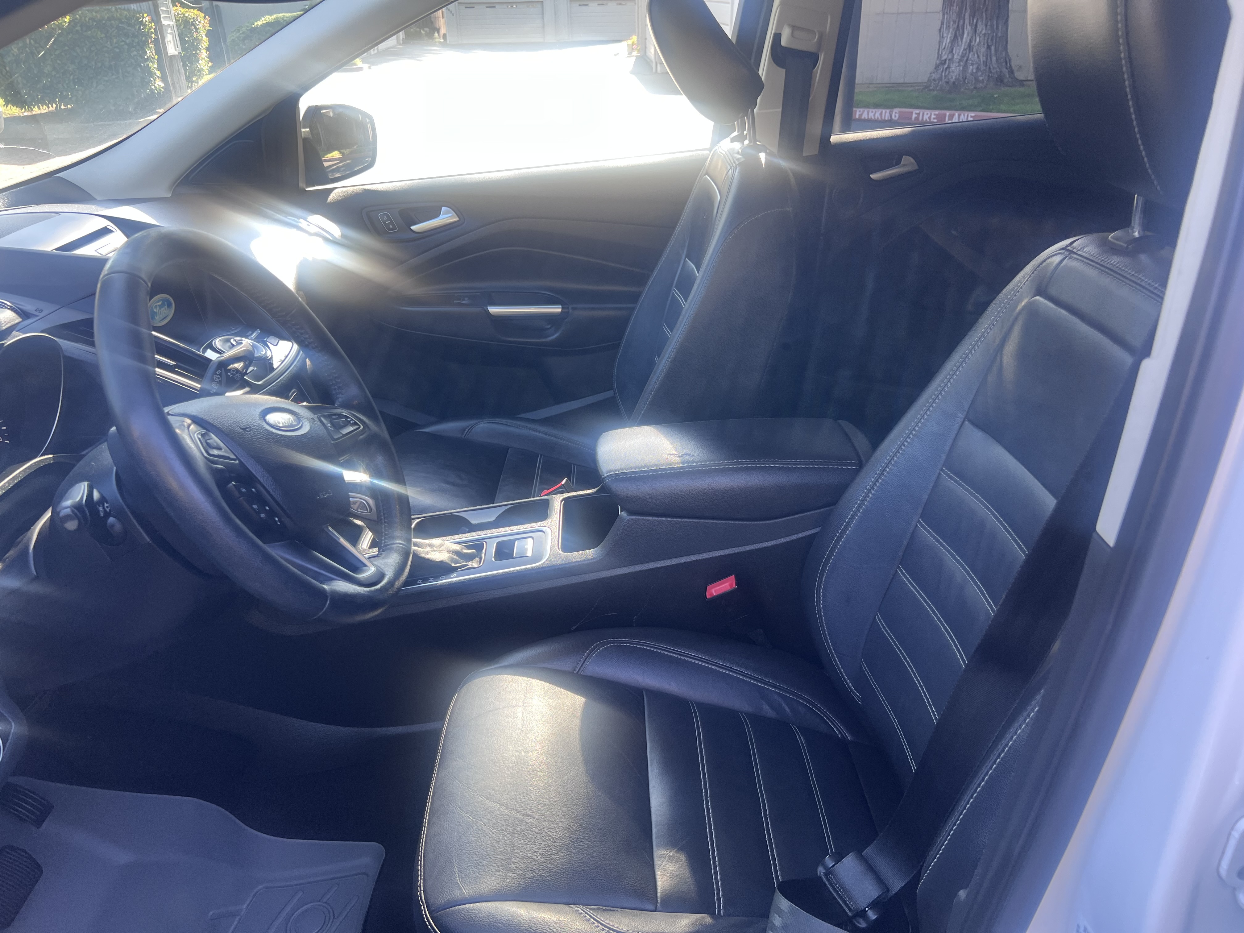 Used 2018 Ford Escape Titanium w/ Ford Safe & Smart Package FWD image 9