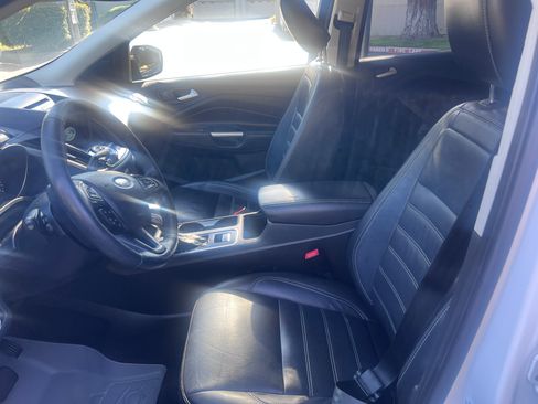 Used 2018 Ford Escape Titanium w/ Ford Safe & Smart Package FWD image 9