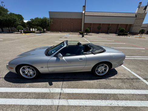Used 2001 Jaguar XK8 Convertible image 13