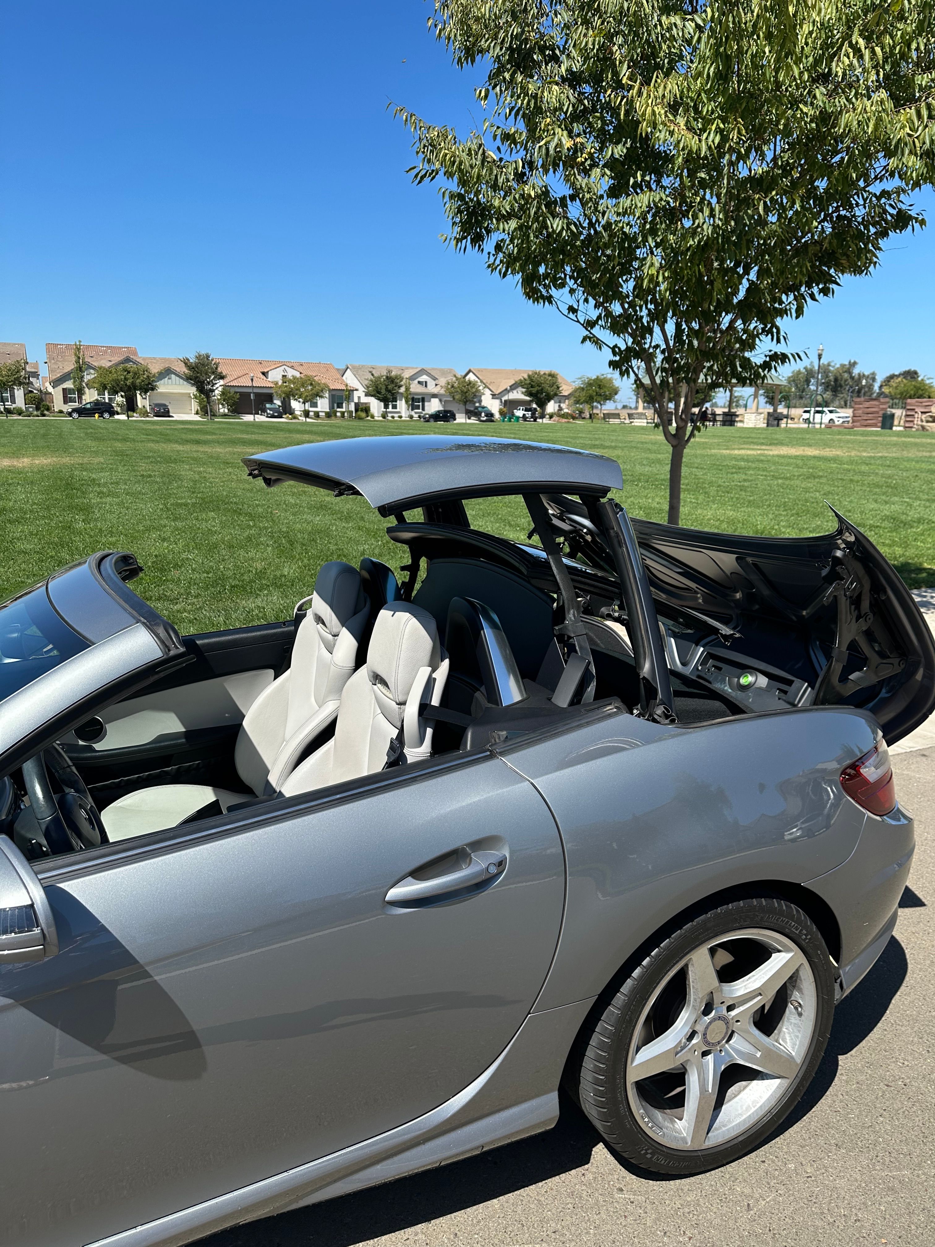 Used 2013 Mercedes-Benz SLK 250 image 4