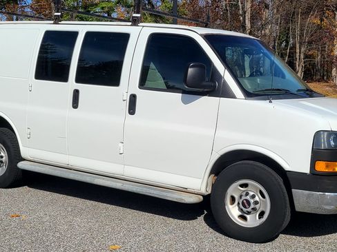 Used 2015 GMC Savana 2500 Van 3D image 6