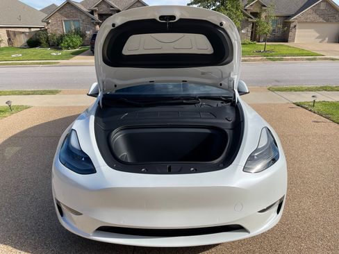 Used 2022 Tesla Model Y Long Range image 6