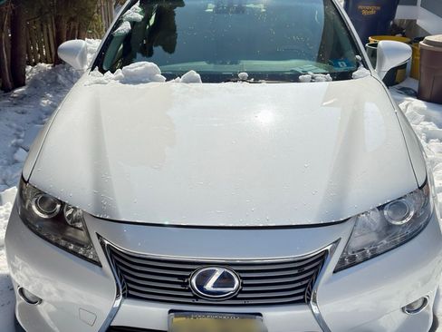 Used 2013 Lexus ES 300h image 2
