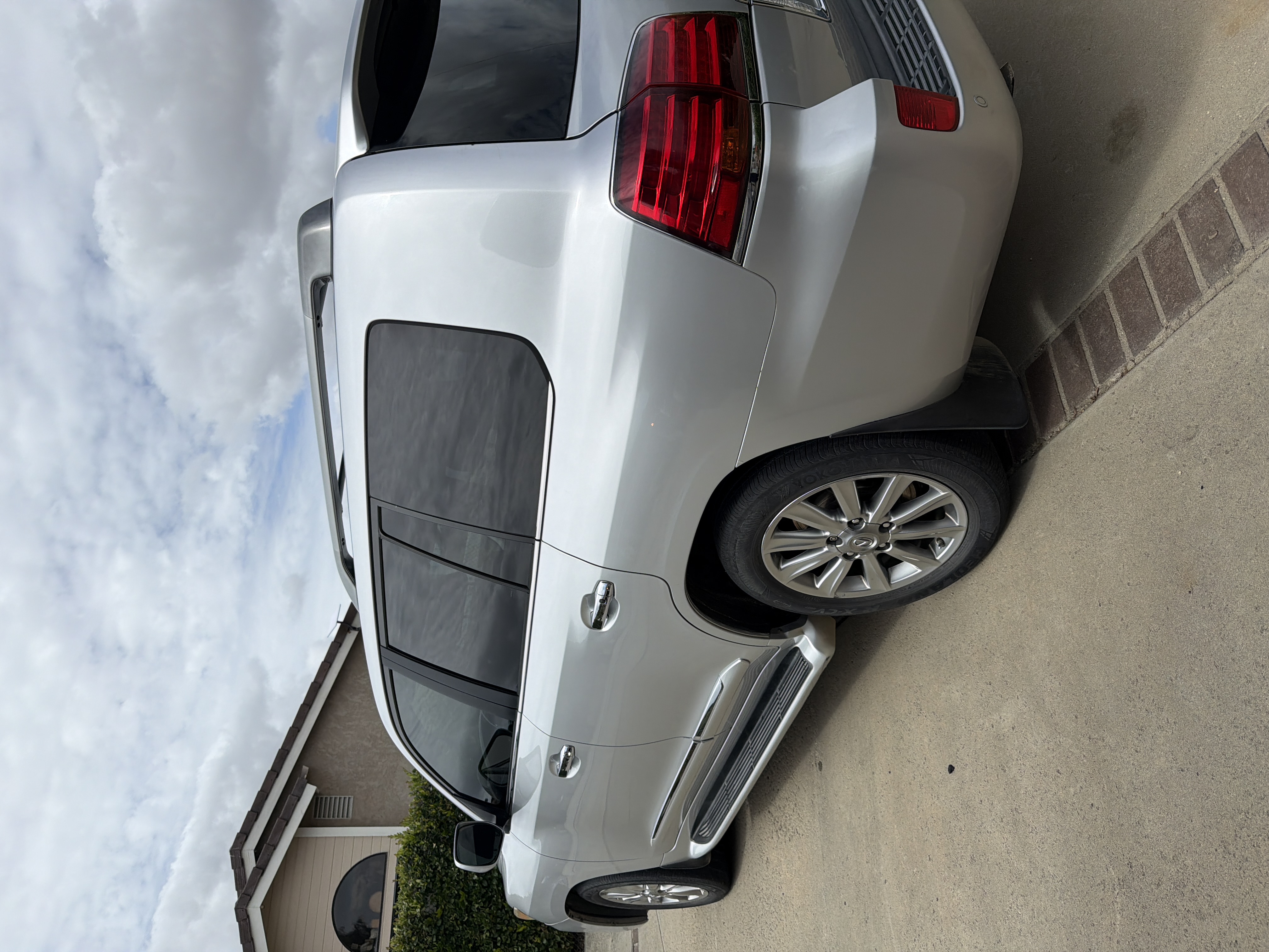 Used 2011 Lexus LX 570 4WD w/ Luxury Pkg image 6