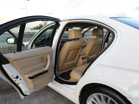 Used 2011 BMW 335d Sedan image 18