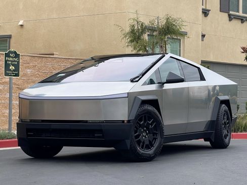 Used 2024 Tesla Cybertruck AWD Crew Cab image 1