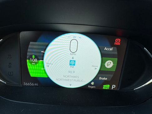 Used 2018 Chevrolet Bolt Premier w/ Driver Confidence II Package FWD image 16