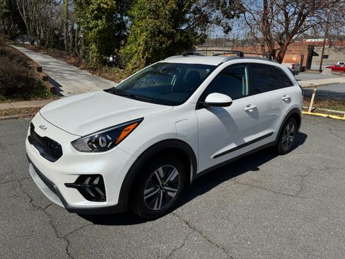 Used 2022 Kia Niro LXS image 1