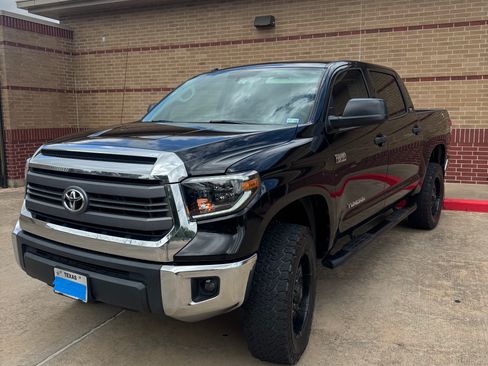 Used 2014 Toyota Tundra SR5 w/ SR5 Upgrade Package image 2