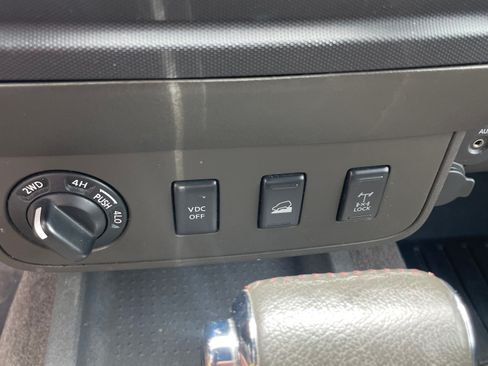 Used 2011 Nissan Frontier PRO-4X image 11