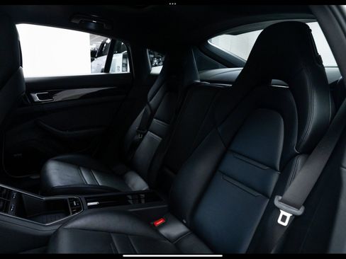 Used 2018 Porsche Panamera image 13