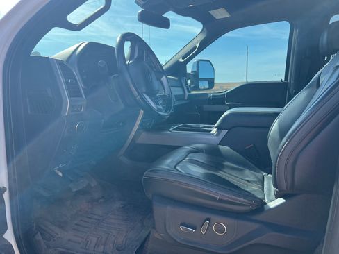 Used 2022 Ford F250 Platinum w/ FX4 Off-Road Package image 17