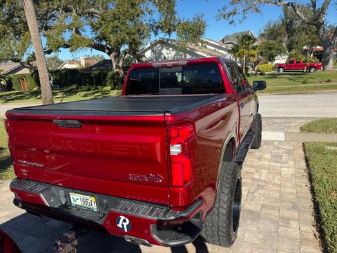 Used 2021 Chevrolet Silverado 1500 High Country w/ Technology Package image 6
