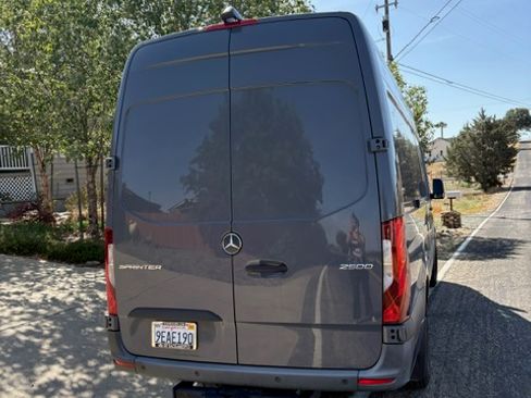Used 2022 Mercedes-Benz Sprinter 2500 image 2