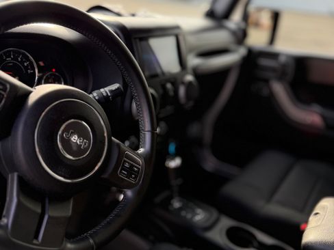 Used 2012 Jeep Wrangler Unlimited Sport image 4