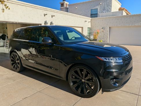 Used 2024 Land Rover Range Rover Sport SE image 5