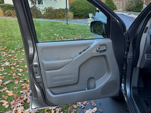 Used 2016 Nissan Frontier SV w/ SV Value Truck Pkg image 8