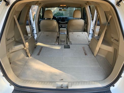 Used 2011 Toyota Highlander SE image 24