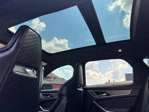 Used 2024 Jaguar F-PACE SVR image 9