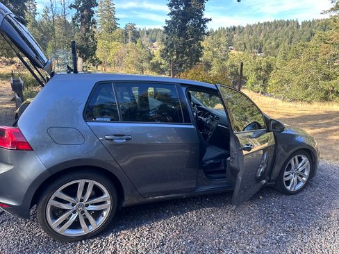 Used 2015 Volkswagen Golf TDI SEL FWD image 2