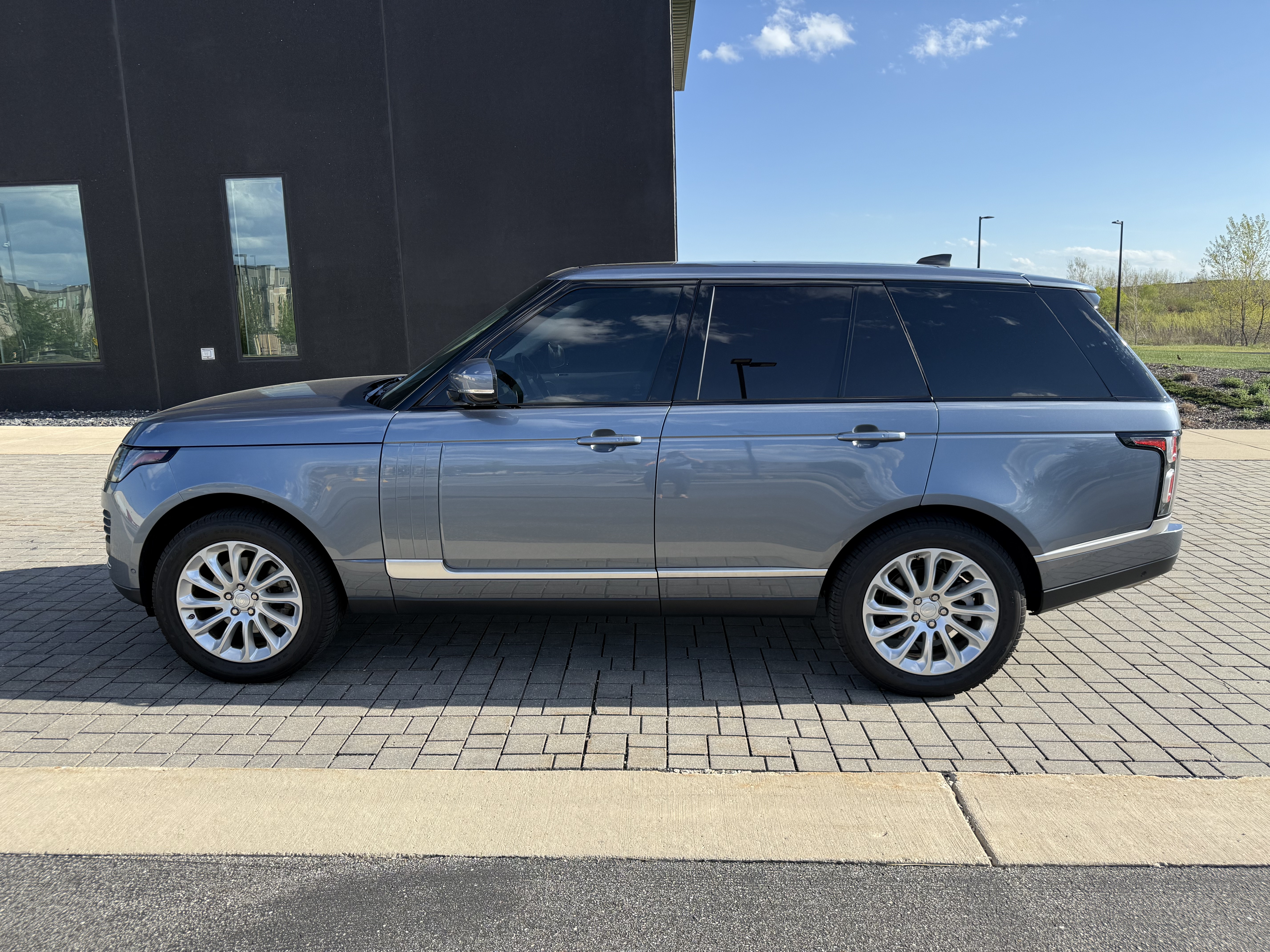 Used 2018 Land Rover Range Rover HSE AWD/4WD image 4