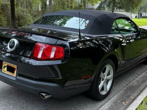 Used 2010 Ford Mustang GT Premium RWD image 8