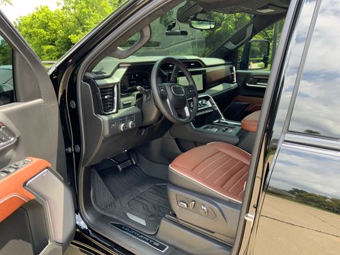 Used 2024 GMC Sierra 2500 Denali Ultimate image 9