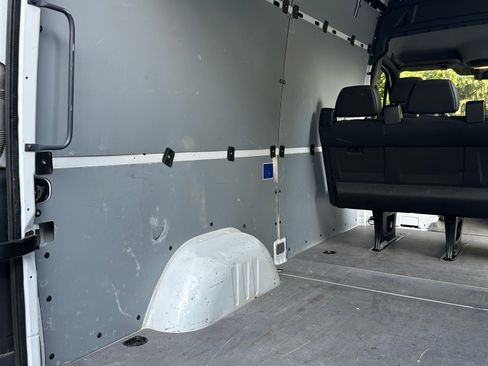 Used 2018 Mercedes-Benz Sprinter 2500 image 12