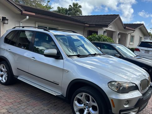 Used 2009 BMW X5 xDrive48i image 4