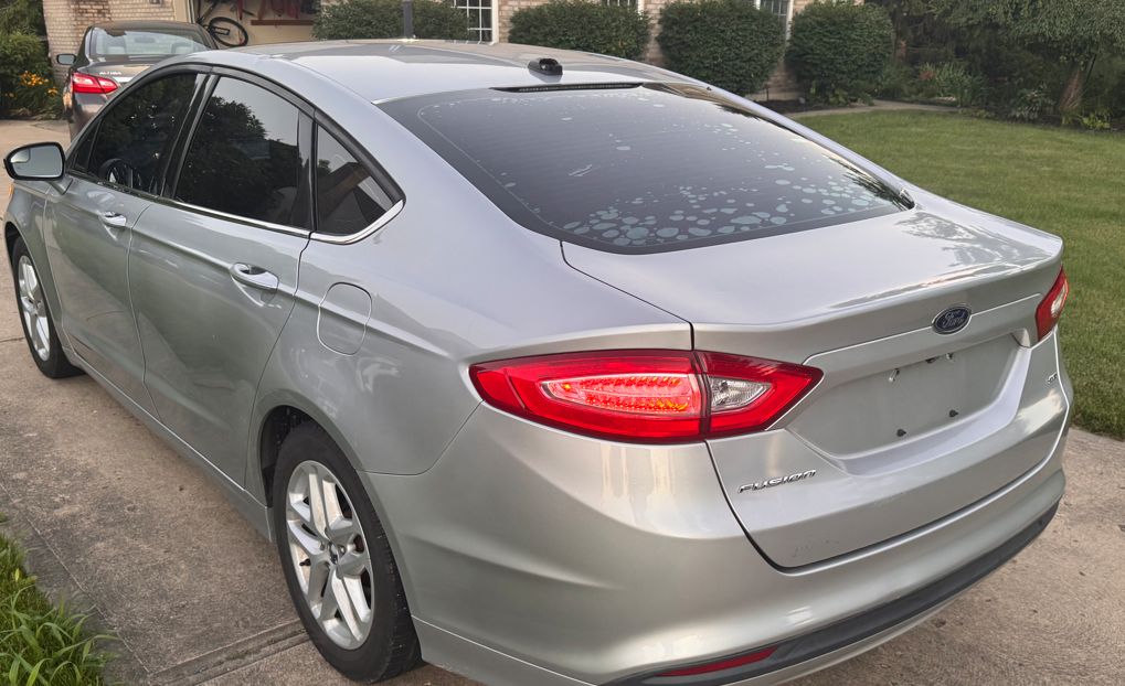 Used 2016 Ford Fusion SE FWD image 11