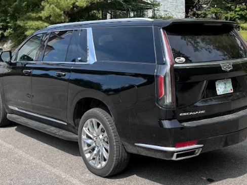Used 2023 Cadillac Escalade ESV Premium Luxury w/ LPO, Radiant Package AWD/4WD image 11