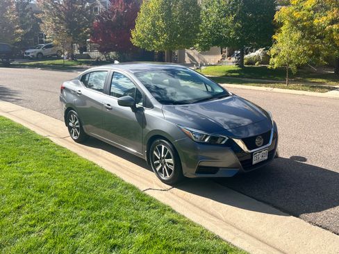 Used 2020 Nissan Versa SV image 10