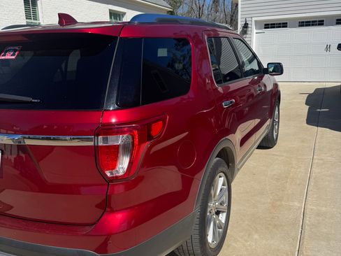 Used 2017 Ford Explorer Limited image 4