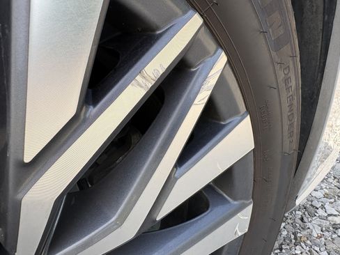 Used 2024 Nissan Altima 2.5 SV FWD image 11