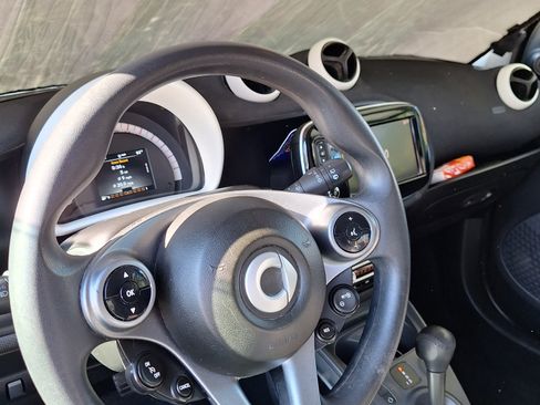 Used 2016 smart fortwo passion image 21