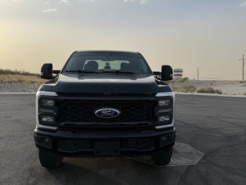 Used 2023 Ford F250 XLT w/ XLT Premium Package AWD/4WD image 4