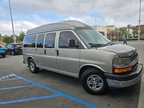 Used 2004 Chevrolet Express 1500 image 1