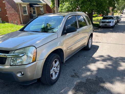 Used 2005 Chevrolet Equinox LT w/ Preferred Equipment Group AWD/4WD image 17