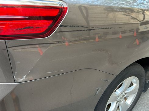 Used 2017 Toyota Sienna LE image 14