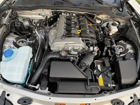 Used 2022 MAZDA MX-5 Miata Grand Touring RWD image 8
