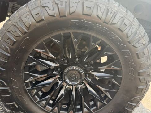 Used 2024 GMC Sierra 2500 AT4 w/ AT4 Premium Plus Package AWD/4WD image 13