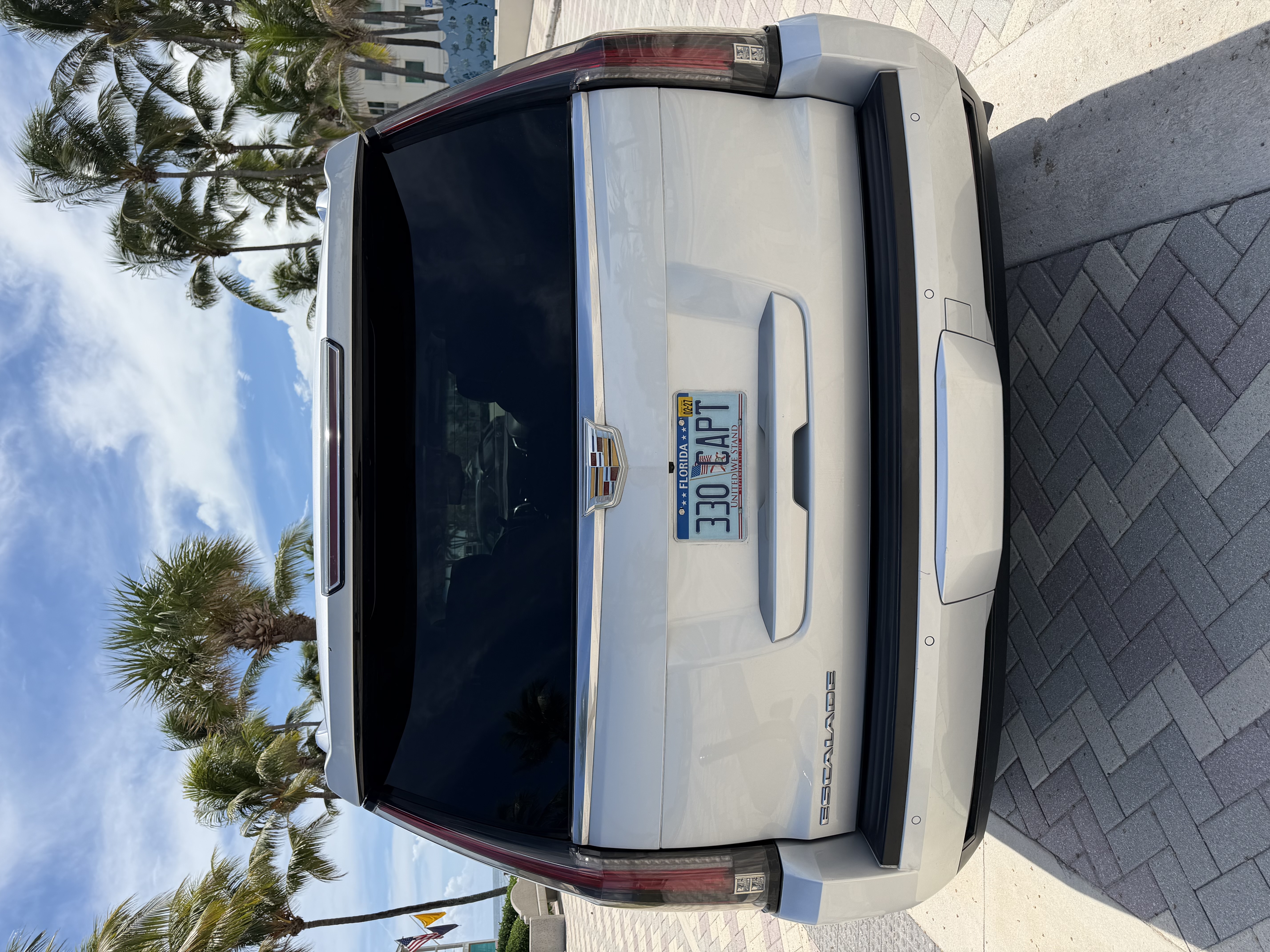 Used 2015 Cadillac Escalade Luxury RWD image 5