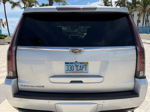 Used 2015 Cadillac Escalade Luxury RWD image 5