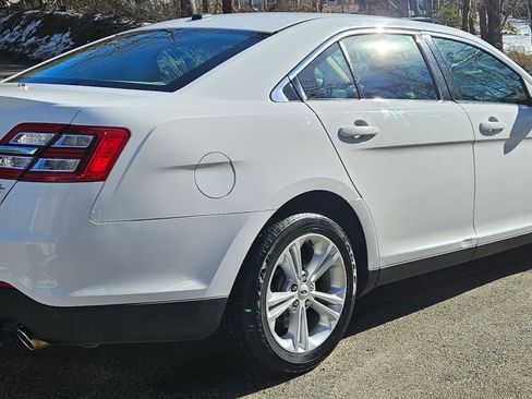 Used 2013 Ford Taurus SEL image 9