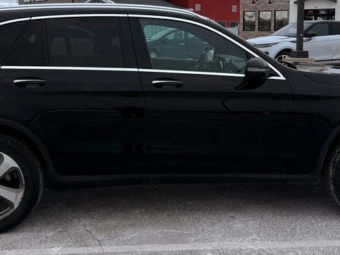 Used 2019 Mercedes-Benz GLC 300 4MATIC image 9