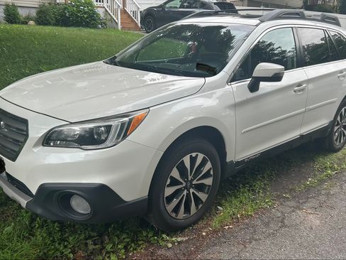 Used 2017 Subaru Outback 2.5i Limited AWD/4WD image 8