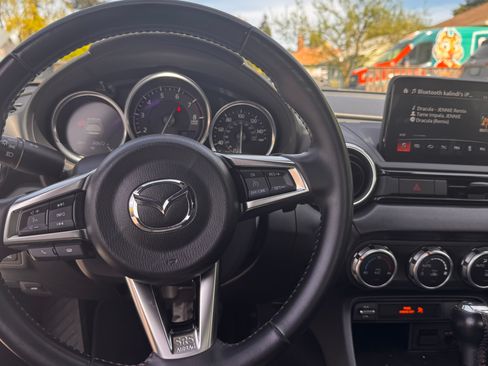 Used 2018 MAZDA MX-5 Miata RF Grand Touring RWD image 10